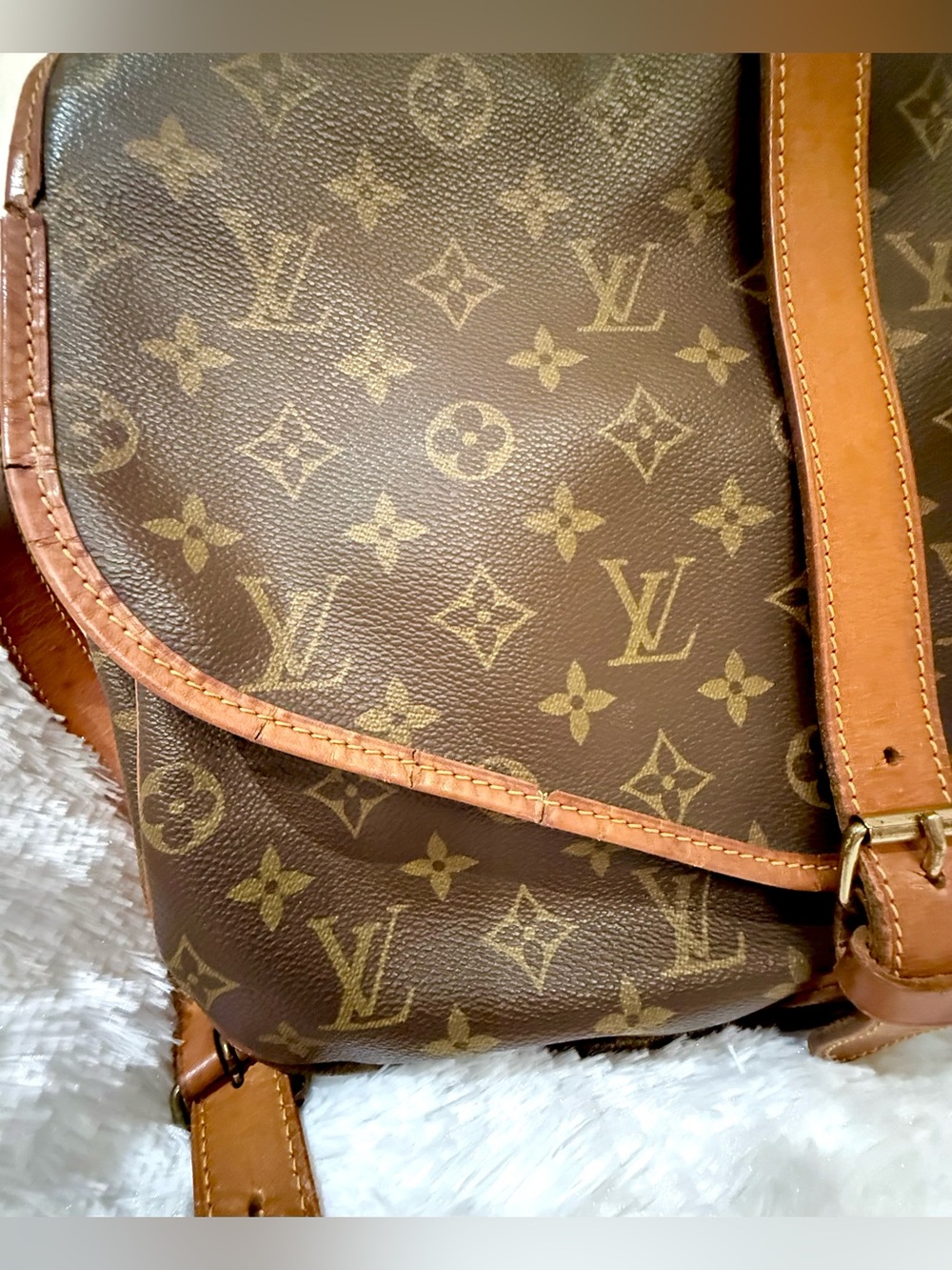 Louis Vuitton vintage Saumur 35 Monogram Crossbody - Picture 6 of 16